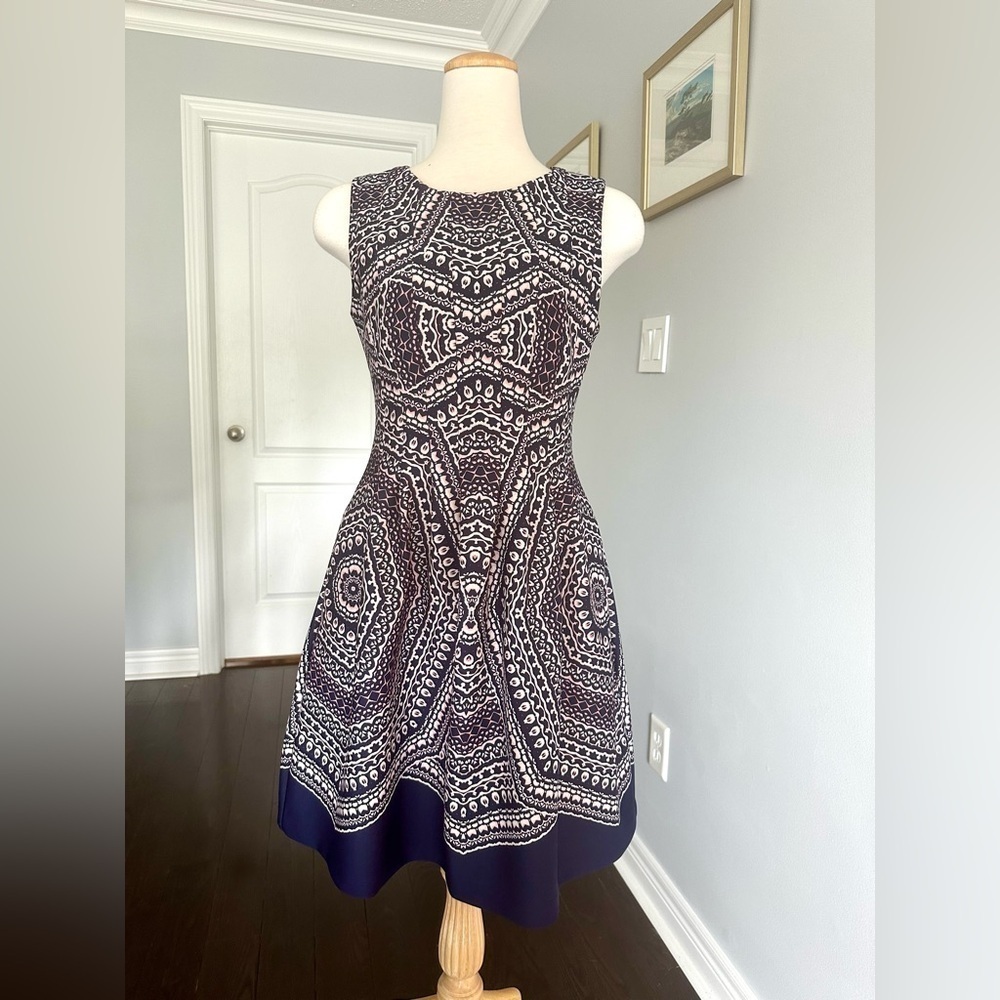 VINCE CAMUTO Printed Fit and Flare Dress - Size 8